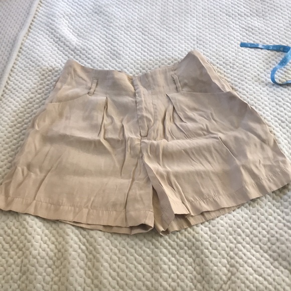 Zara Pocket Shorts in Light Camel Medium - Picture 4 of 10